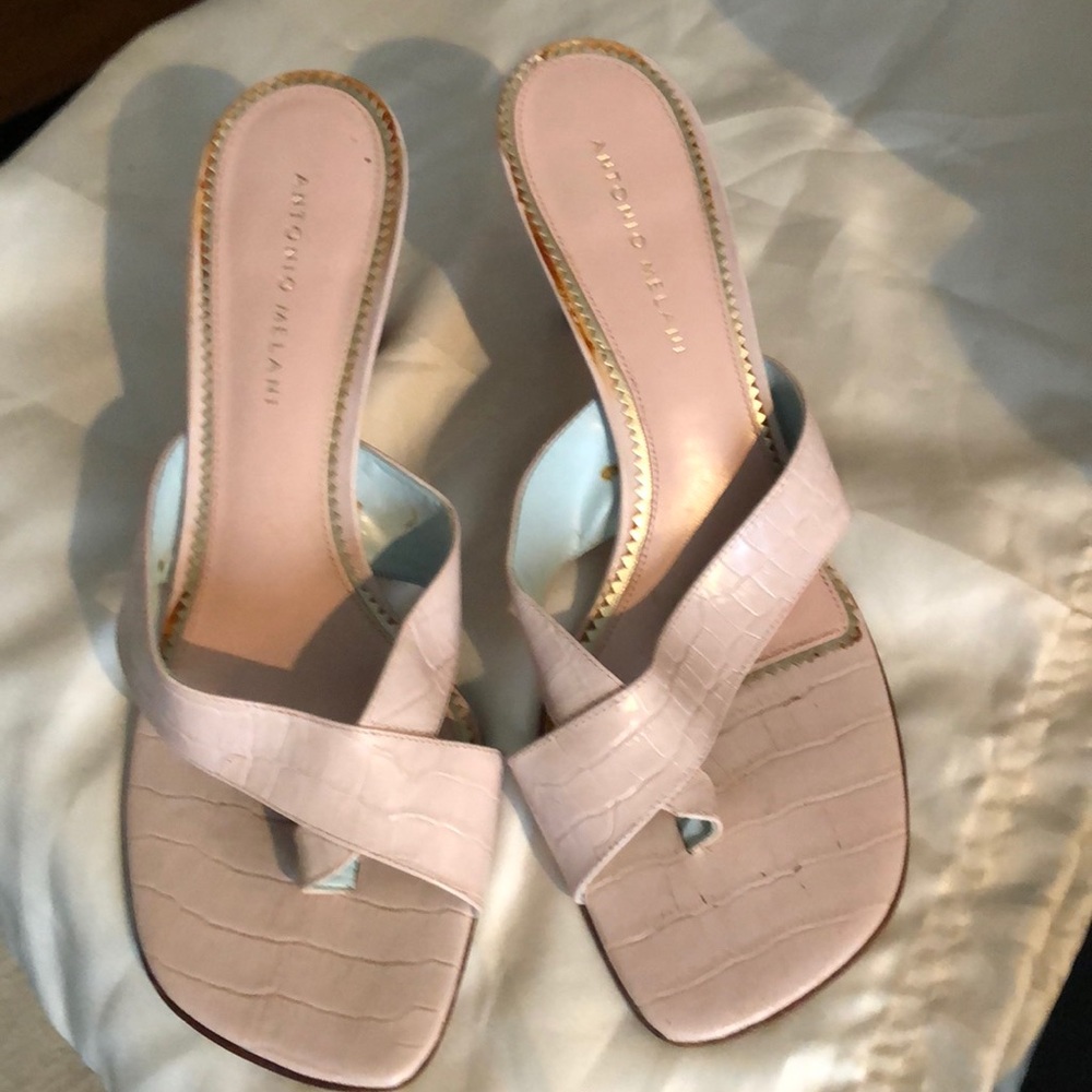 Antonio Melani Leather Slip On 3” Heels Size 8.5